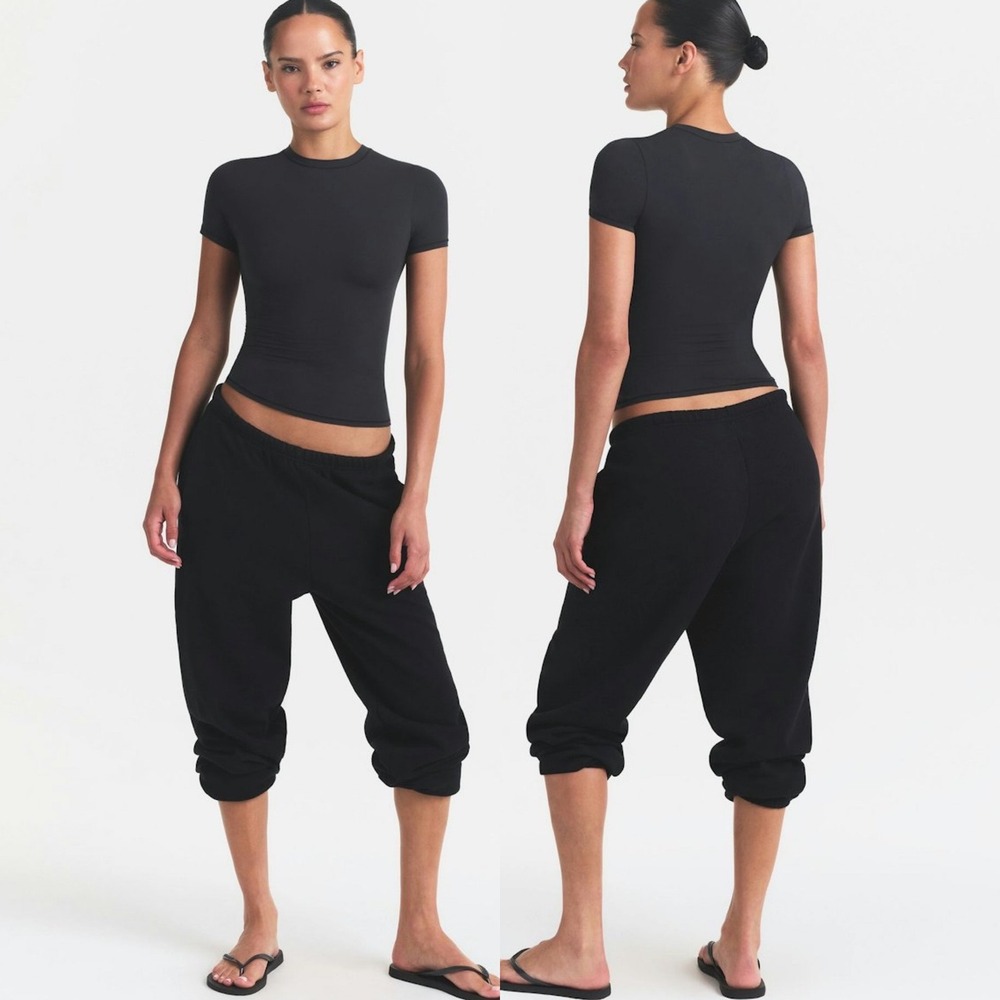 Skims Womens T-Shirt Medium Fits Everybody Onyx Black Crew Neck Short Sleeve Tee